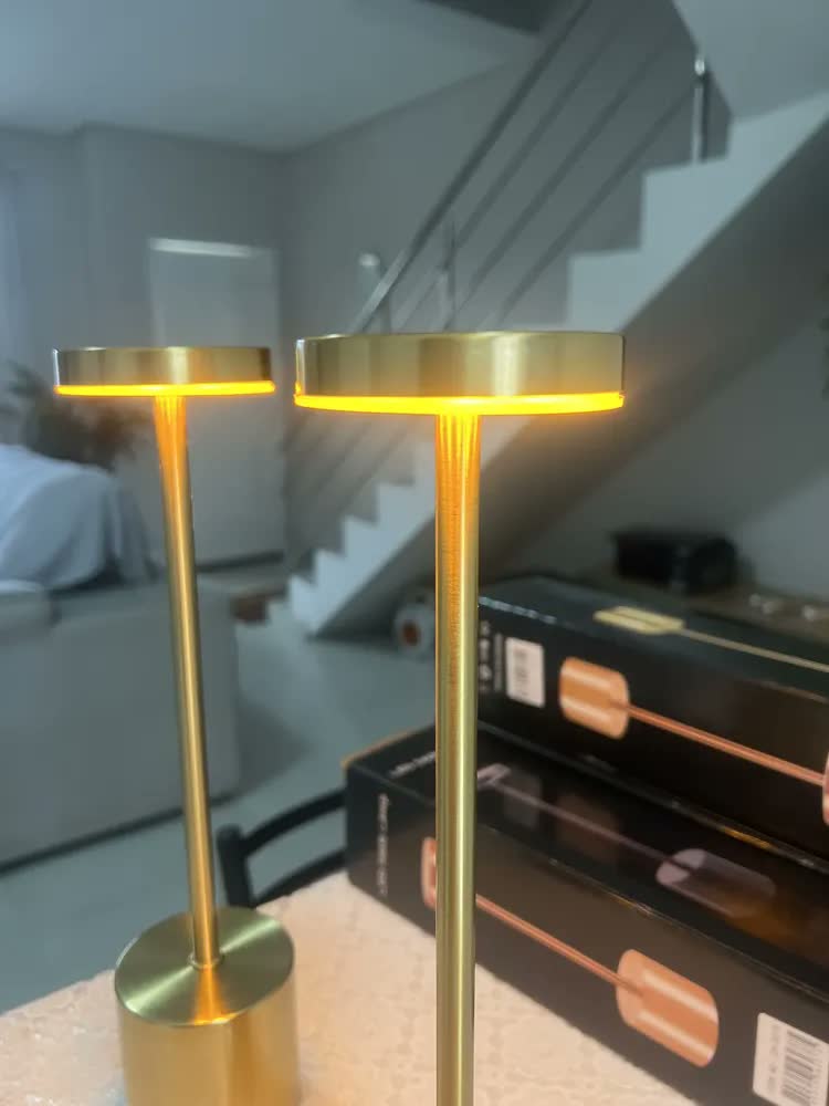 foto de Luminária de Mesa Abajur LED Dourada Sem Fio Recarregável USB-C Touch Dimerizável 3 Tons de Luz para Quarto Cabeceira Restaurante YR Ymports