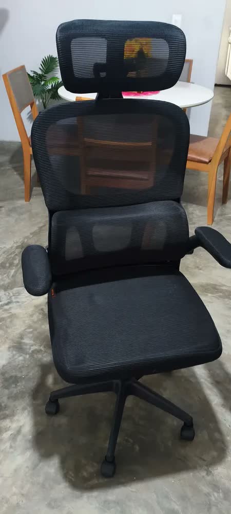 foto de Cadeira Escritório Ergonômica Giratoria Reclinavel Olinda RSH500 Rishon Cor Preto Com Suporte Lombar Estofado Mesh