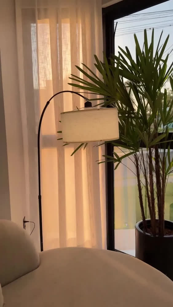 foto de Jayden Luminária de Chão - Arco Abajur de Chão para Sala e Quarto, Base Estável e 3 cores de luz de 9W, Abajur de Tambor ajustável Lâmpada de piso de LED,110-220V