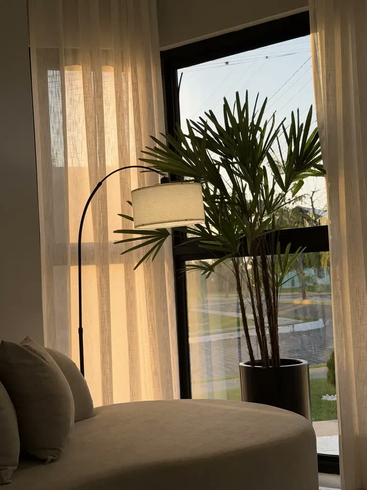 foto de Jayden Luminária de Chão - Arco Abajur de Chão para Sala e Quarto, Base Estável e 3 cores de luz de 9W, Abajur de Tambor ajustável Lâmpada de piso de LED,110-220V