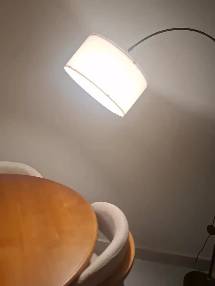 foto de Jayden Luminária de Chão - Arco Abajur de Chão para Sala e Quarto, Base Estável e 3 cores de luz de 9W, Abajur de Tambor ajustável Lâmpada de piso de LED,110-220V
