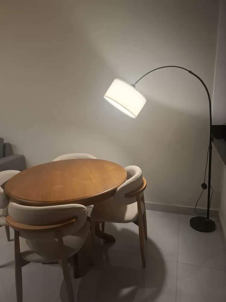 foto de Jayden Luminária de Chão - Arco Abajur de Chão para Sala e Quarto, Base Estável e 3 cores de luz de 9W, Abajur de Tambor ajustável Lâmpada de piso de LED,110-220V