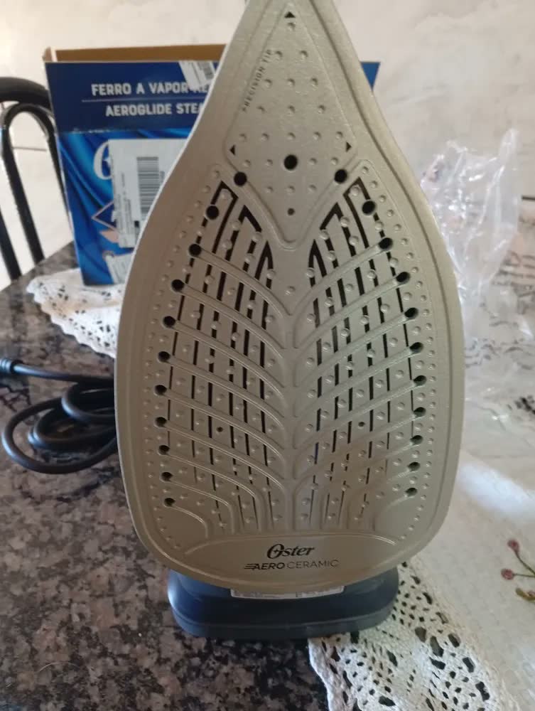 foto de Ferro De Passar Roupas Oster Aeroceramic Passadeira 1600w Cinza-escuro