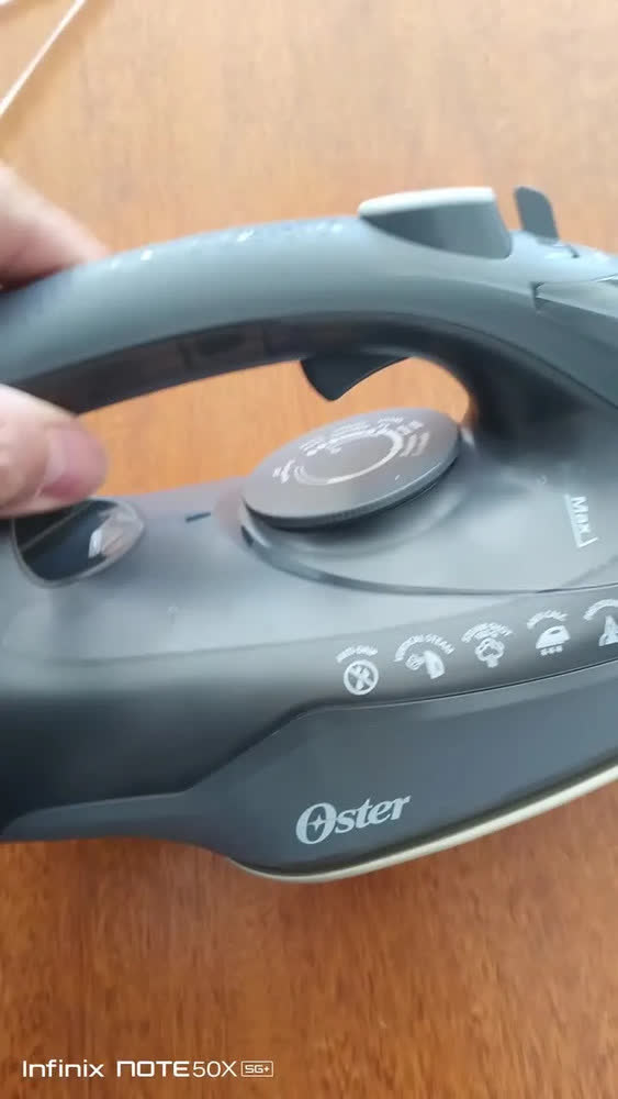 foto de Ferro De Passar Roupas Oster Aeroceramic Passadeira 1600w Cinza-escuro
