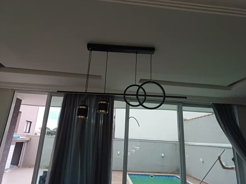 foto de Lustre Sala de Jantar Moderno LED 3 Cores Luminária de Teto para Sala Quarto Lustre para Sala e Quarto Preto