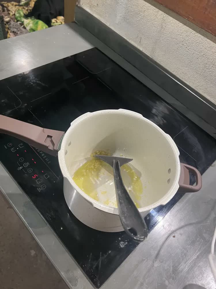 foto de Panela De Pressão Indução 4,2L Revestimento Ceramico Antiaderente Com 4 Valvulas De Segurança Fechamento Externo, Cabos Soft Touch Vitrex Creme Granito