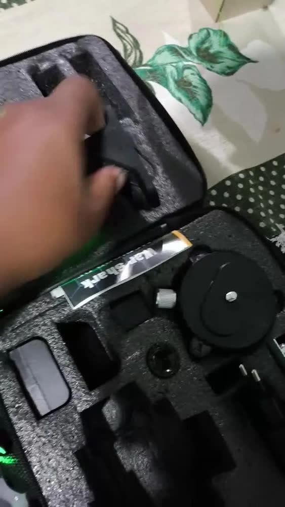 foto de Nível Laser Verde 16 Linhas War Shark 360° Autonivelante + 2 Baterias