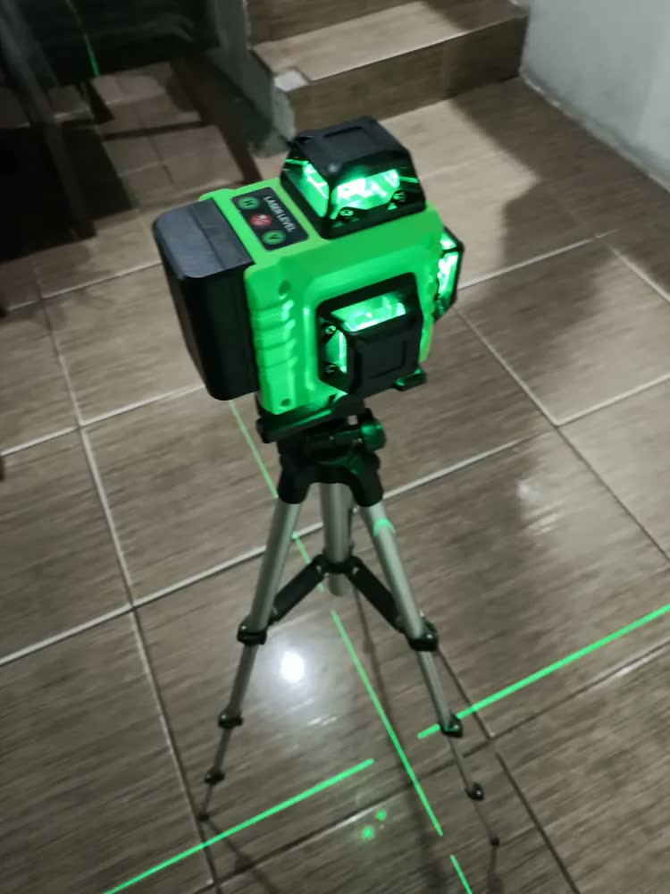 foto de Nível Laser Verde 16 Linhas War Shark 360° Autonivelante + 2 Baterias