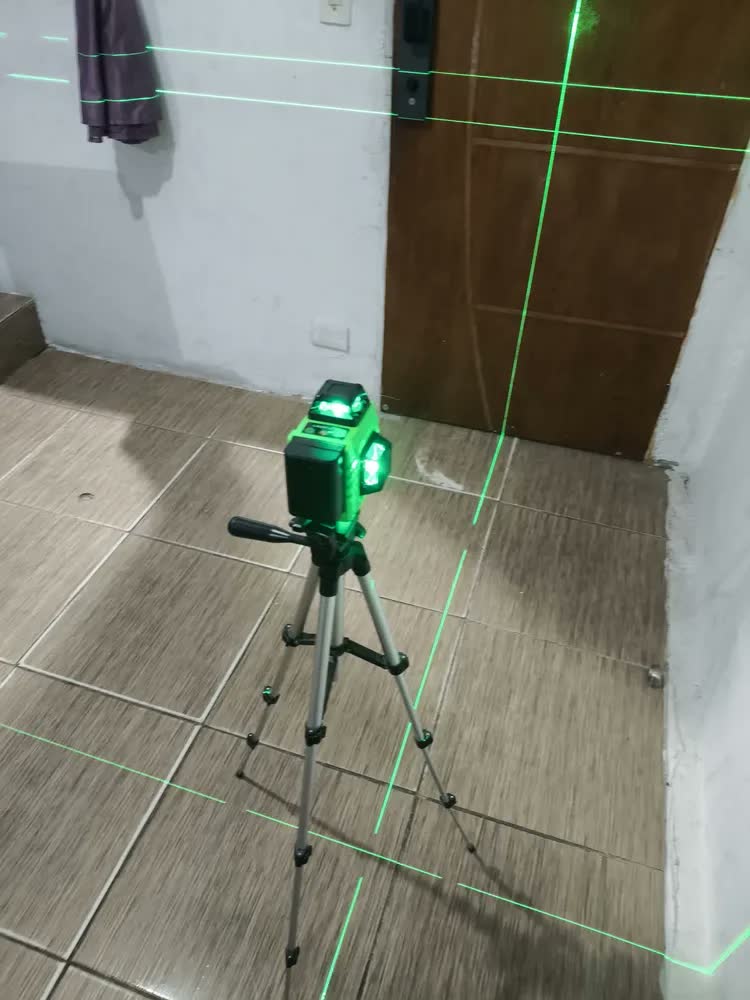 foto de Nível Laser Verde 16 Linhas War Shark 360° Autonivelante + 2 Baterias