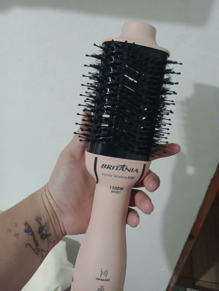 foto de Escova Britânia 4 Em 1 Seca Modela Alisa Da Volume 1300w Cor Rosa
