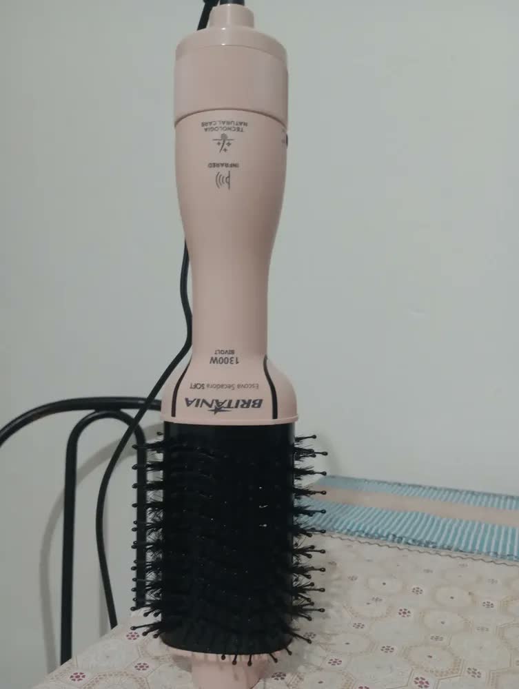 foto de Escova Britânia 4 Em 1 Seca Modela Alisa Da Volume 1300w Cor Rosa