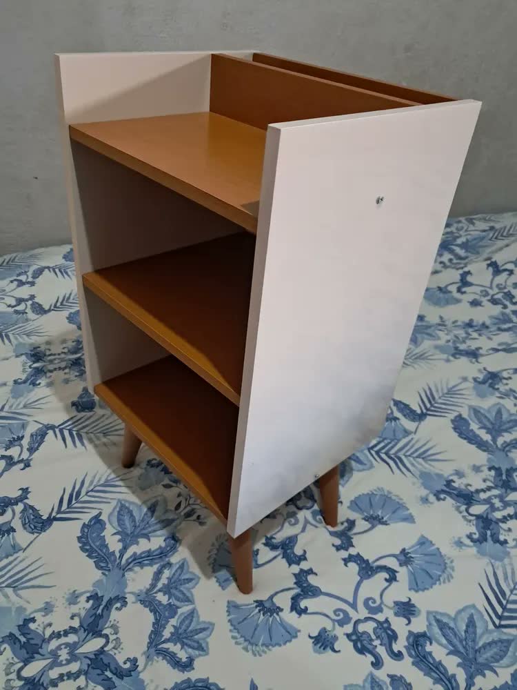 foto de Mesa De Cabeceira Criado Max Quarto Com Suporte Celular Lux Acabamento Fosco Cor Off white/Cinamomo