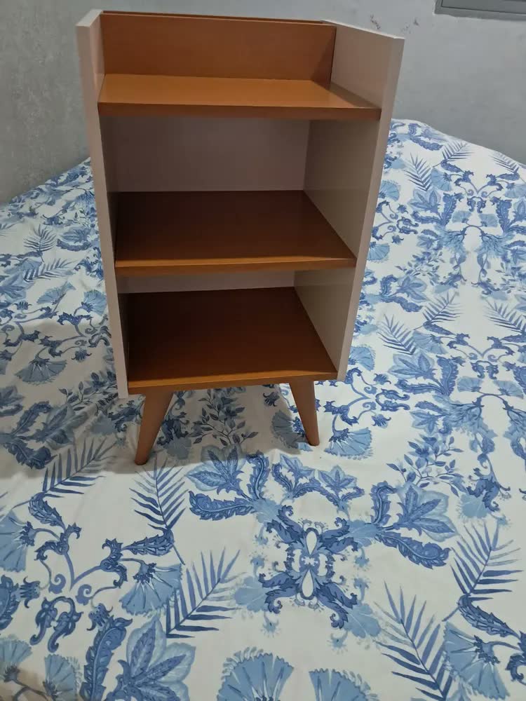 foto de Mesa De Cabeceira Criado Max Quarto Com Suporte Celular Lux Acabamento Fosco Cor Off white/Cinamomo