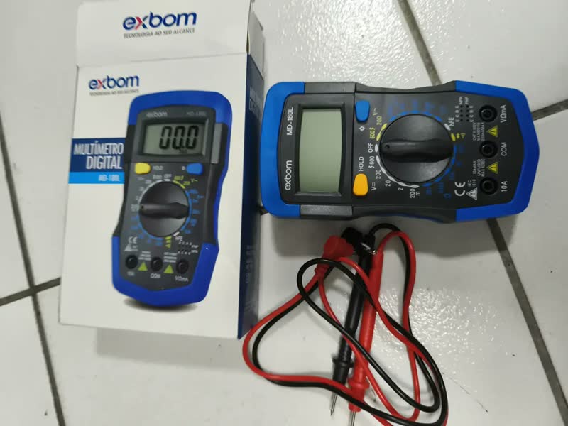 foto de Multímetro Digital Portátil Visor Display LCD Medição Tensão Multifunções Com Bateria 9v Profissional Several