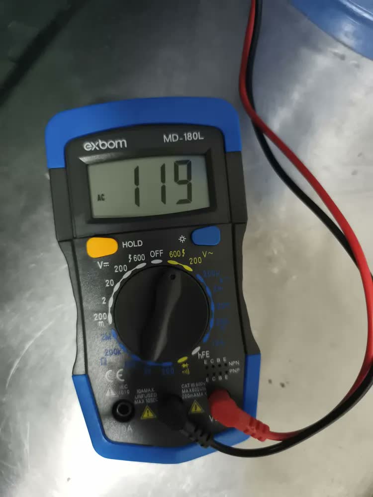 foto de Multímetro Digital Portátil Visor Display LCD Medição Tensão Multifunções Com Bateria 9v Profissional Several