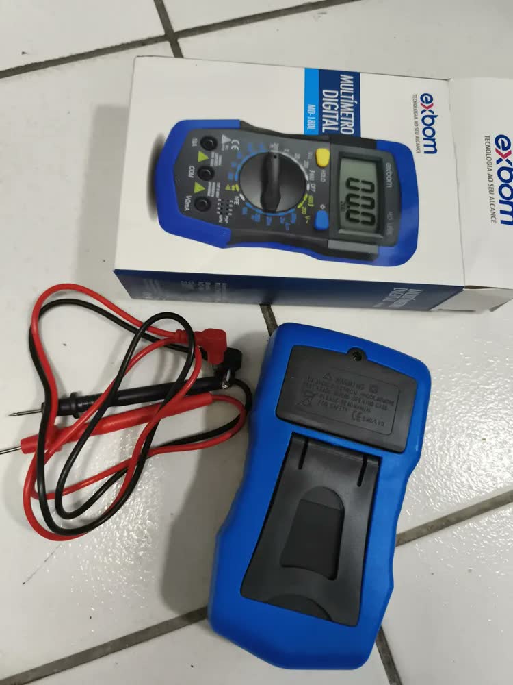 foto de Multímetro Digital Portátil Visor Display LCD Medição Tensão Multifunções Com Bateria 9v Profissional Several