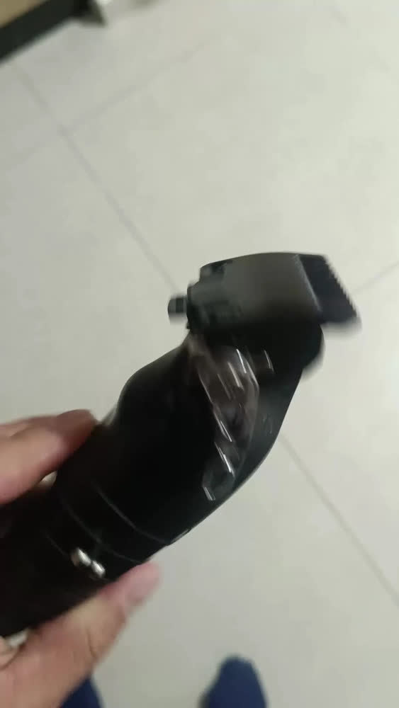 foto de Máquina de Cortar Cabelo Profissional Digital Protect Aparador de Barba e Cabelo Recarregável Sem Fio Corte Preciso Lâminas em Aço Inox Barbeador Elétrico Acabamento Masculino Uso Profissional Bivolt