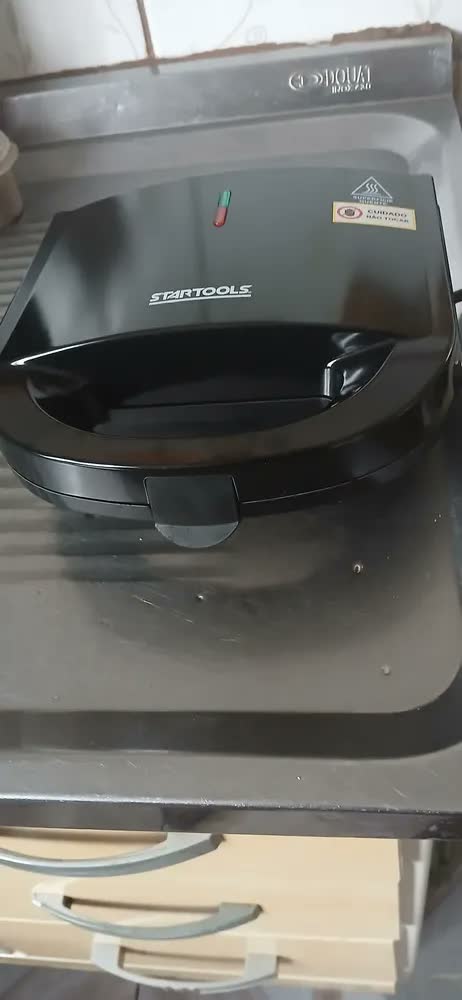foto de Sanduicheira Elétrica Pítia Grill 2 em 1 com Chapa Antiaderente
