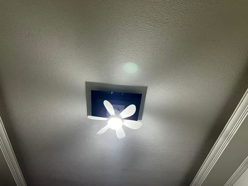 foto de Ventilador de Teto SolViva Com Luz LED e Controle Remoto, 6 Pás de 42 cm, Silencioso e Bivolt
