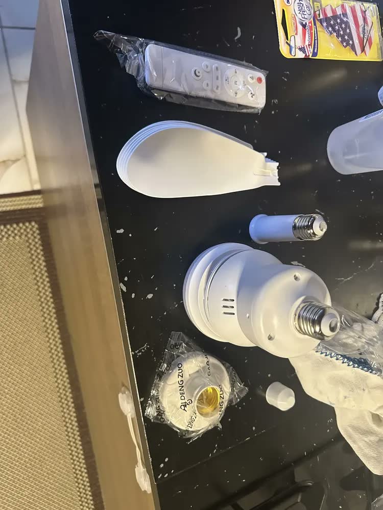 foto de Ventilador de Teto SolViva Com Luz LED e Controle Remoto, 6 Pás de 42 cm, Silencioso e Bivolt