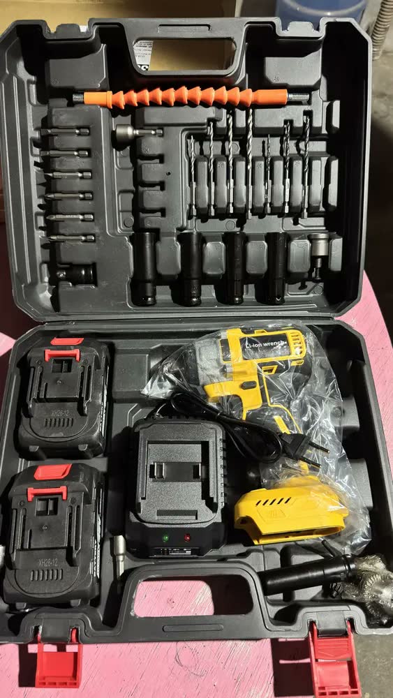 foto de Chave De Impacto Profissional Com 2 Baterias Furadeira Parafusadeira Profissional Mandril 1,2 Quadrado Torque 350Nm 0-3500Rpm Velocidade Variel Carregador Bivolt Motor Sem Escova E Acessórios Maleta