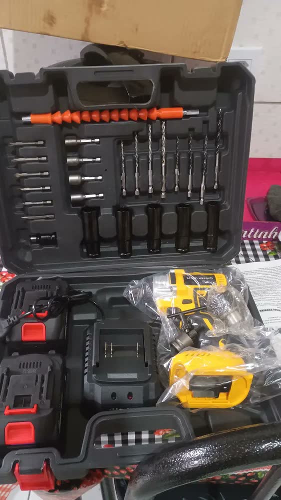 foto de Chave De Impacto Profissional Com 2 Baterias Furadeira Parafusadeira Profissional Mandril 1,2 Quadrado Torque 350Nm 0-3500Rpm Velocidade Variel Carregador Bivolt Motor Sem Escova E Acessórios Maleta