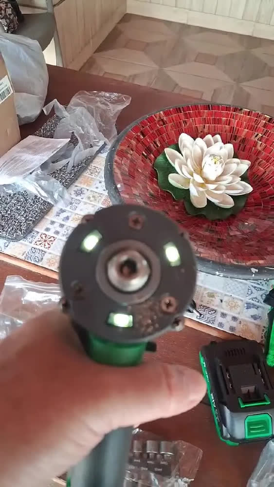 foto de Chave De Impacto Parafusadeira Furadeira Brushless 2 Baterias Sem Fio