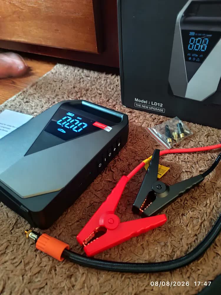 foto de aweshine Compressor de Ar Portátil 150PSI Automotivo com Auxiliar Partida Portátil,6 Modos Inflagem, Power Bank, Tela Digital Grande, Lanterna Emergência 3 Modos Compatível Carro Moto Caminhão