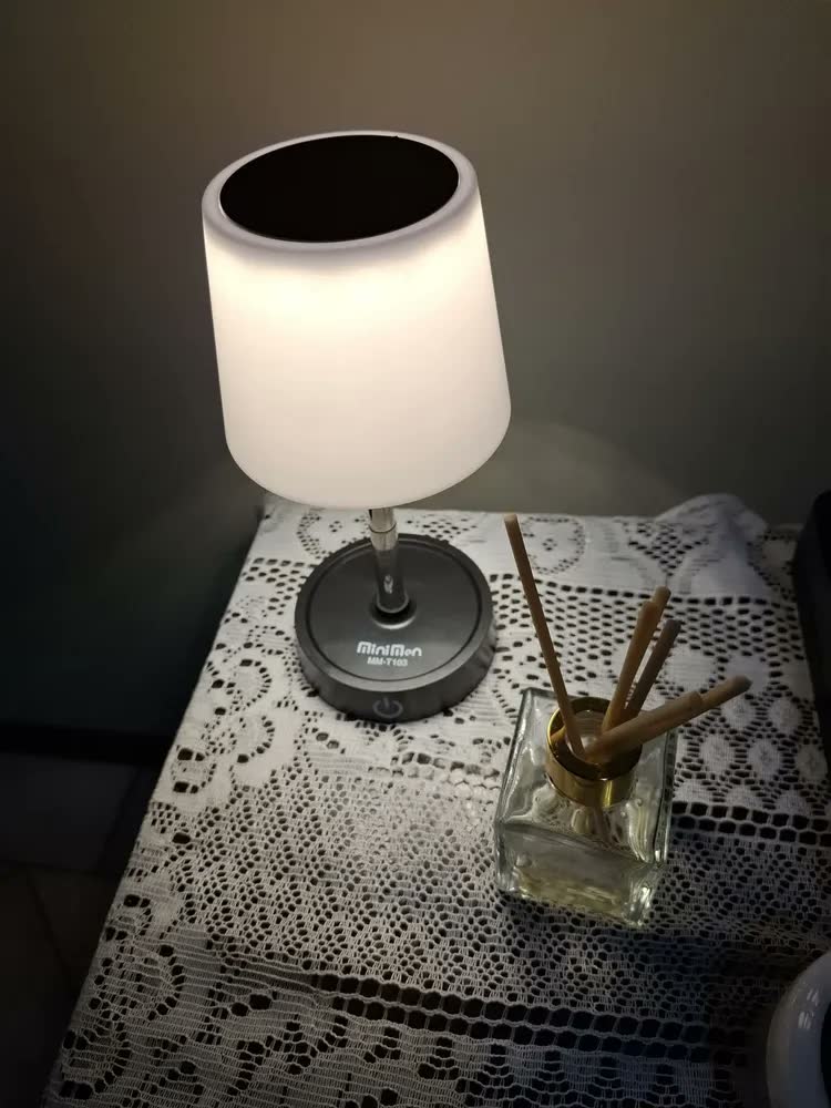 foto de Abajur De Mesa Touch Luminária Led Preto Recarregável Luz Aconchegante Quarto Sala Decoração Leitura Estudo Escritório Sem Fio Cúpula Altura Ajustável Lâmpada Amarela Cabeceira Moderna Bivolt UGGLA