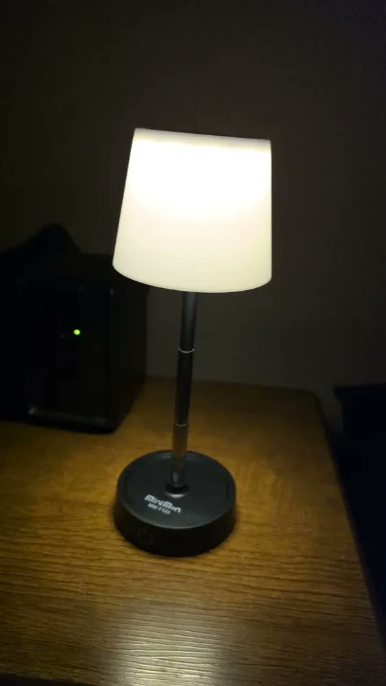 foto de Abajur De Mesa Touch Luminária Led Preto Recarregável Luz Aconchegante Quarto Sala Decoração Leitura Estudo Escritório Sem Fio Cúpula Altura Ajustável Lâmpada Amarela Cabeceira Moderna Bivolt UGGLA