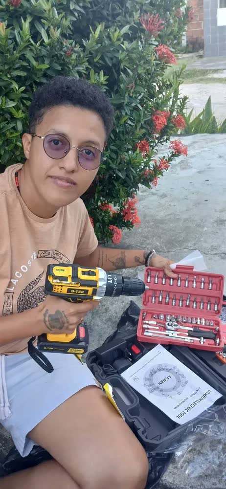 foto de Kit Parafusadeira Furadeira De Impacto 2 Baterias + Kit 46 Peças Profissional DEVILPREX