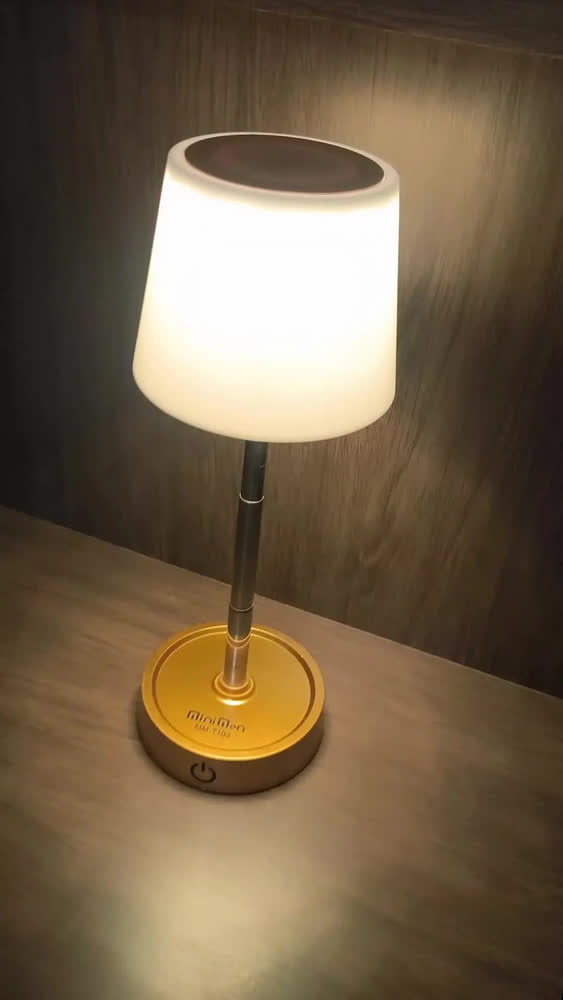 foto de Abajur De Mesa Touch Luminária Led Dourado Recarregável Luz Aconchegante Quarto Sala Decoração Leitura Estudo Escritório Sem Fio Cúpula Altura Ajustável Lâmpada Amarela Cabeceira Moderna Bivolt UGGLA