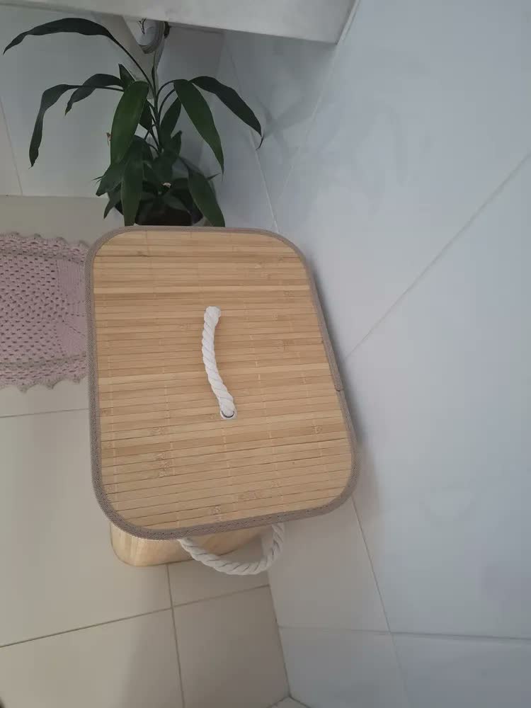 foto de Cesto para Roupa Suja Dobrável de Bambu 72L com Tampa e Forro Removível