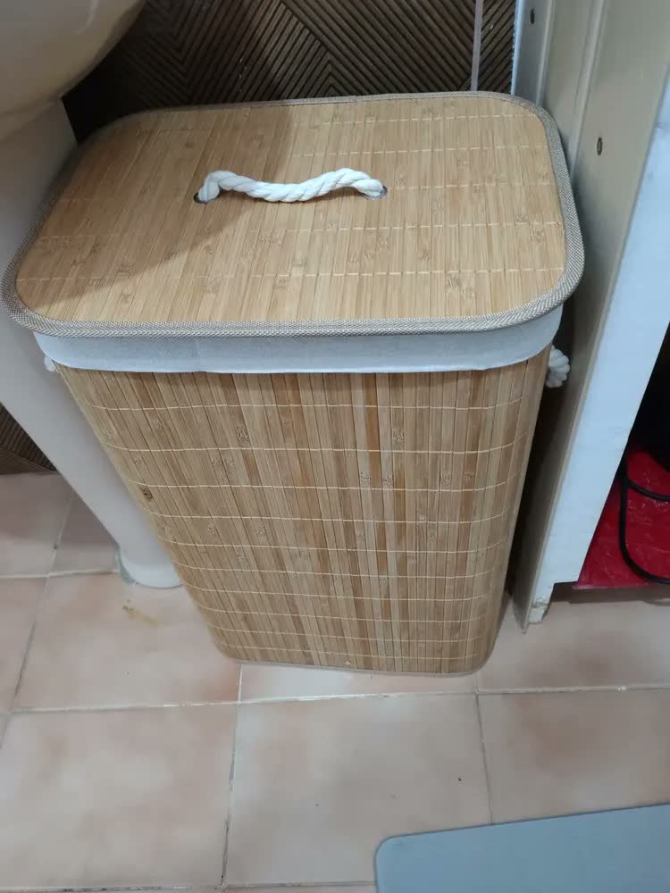 foto de Cesto para Roupa Suja Dobrável de Bambu 72L com Tampa e Forro Removível