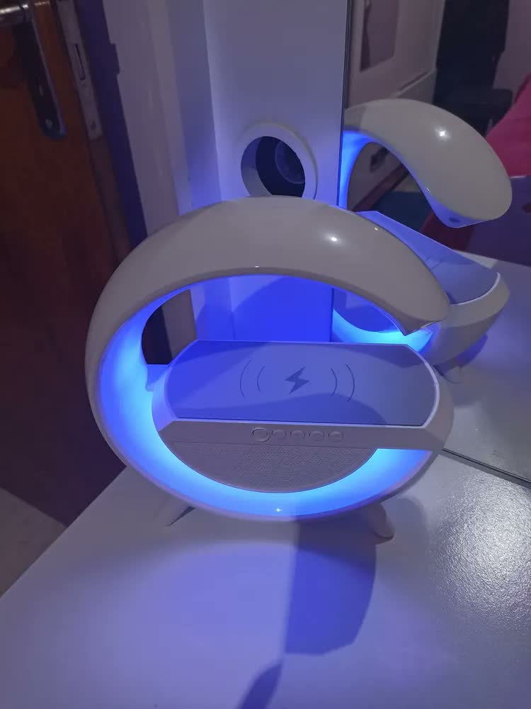 foto de Luminária de Mesa G-speaker Led Rgb Com Carregador Indução 15w Caixa De Som Bluetooth Usb Bivolt Abajur Quarto Multifuncional Radio Fm Bateria Recarregável Vison Special Tissue