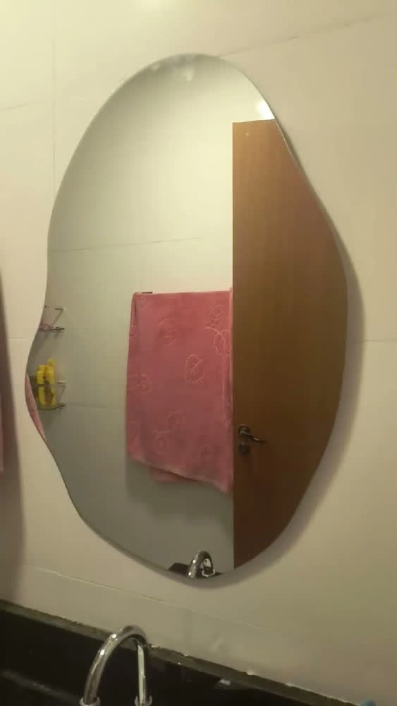foto de Espelho de Banheiro Formato Orgânico Espelho Lapidado de Parede Espelho para Quarto Sala Closet Espelho Decorativo 55x75cm Espelho Minimalista para Lavabo Hall de Entrada Espelho Irregular Arquitetura
