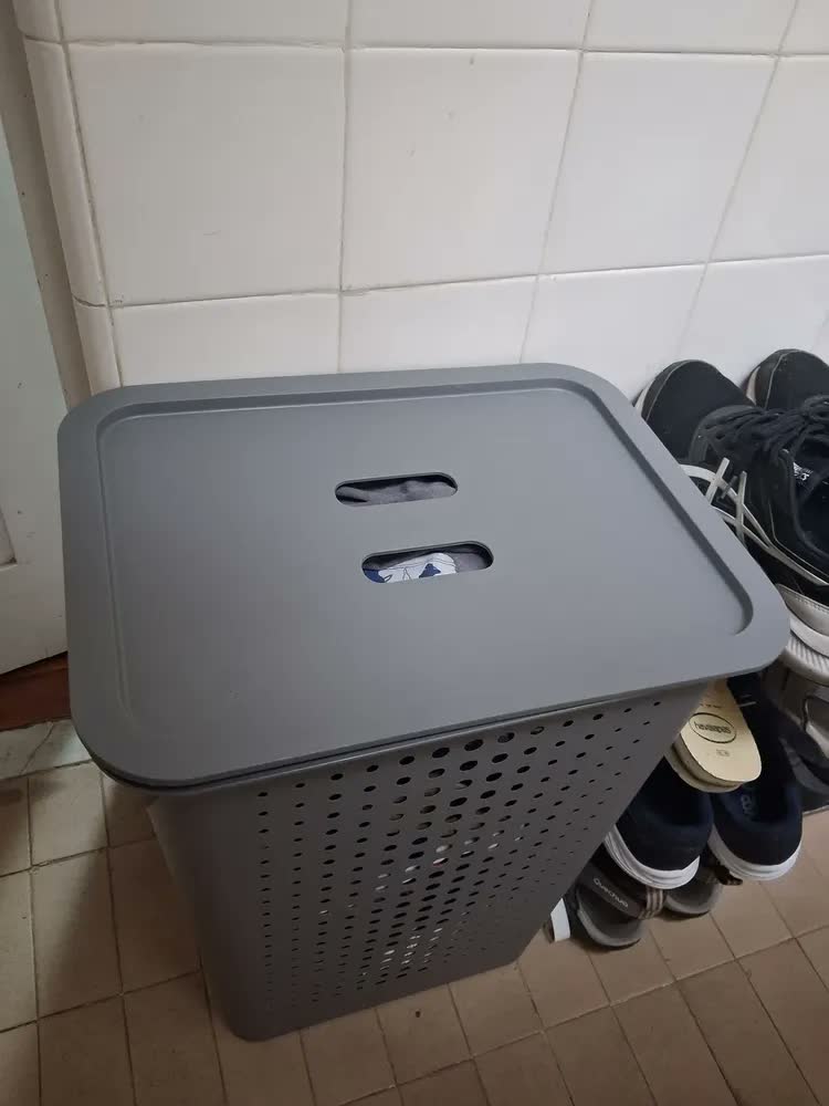 foto de Cesto De Roupa Roupeiro 41cm X 32cm X 60cm 70 Litros Argila Preto Preto Lisa
