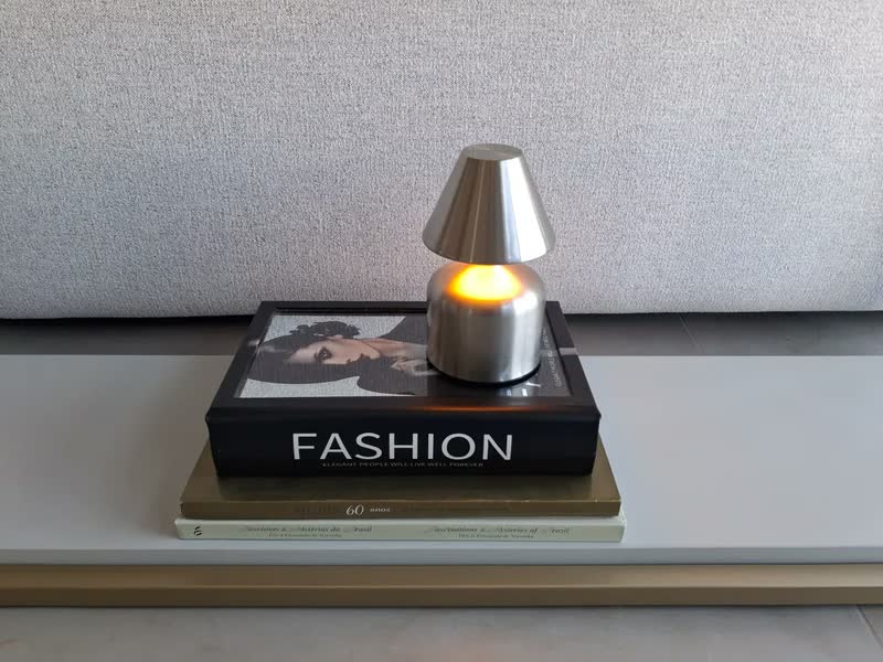 foto de Luminária Abajur De Mesa Led Recarregável Sem Fio Touch Led Redondo Prata Prateado