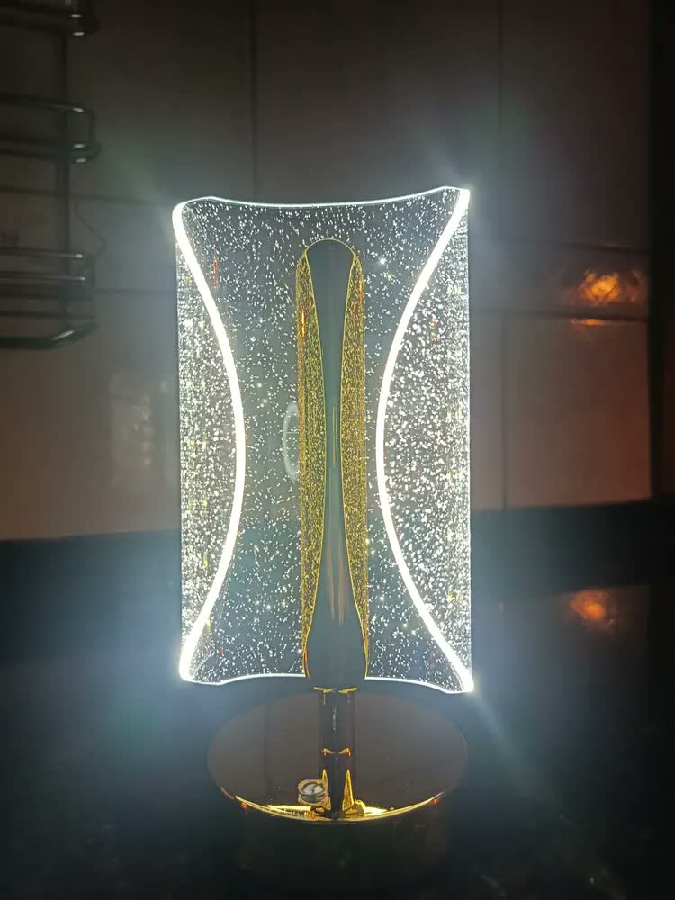 foto de Luminária LED de Mesa Recarregável Dourada EPM Imports, Sem Fio e Com 3 Tons de Luz