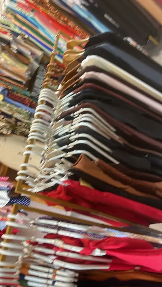 foto de Arara De Roupas Industrial Closet Lojas Cabideiro Dourado