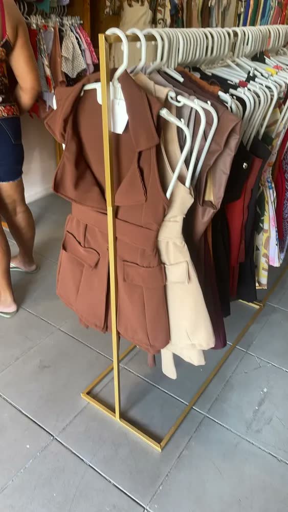 foto de Arara De Roupas Industrial Closet Lojas Cabideiro Dourado