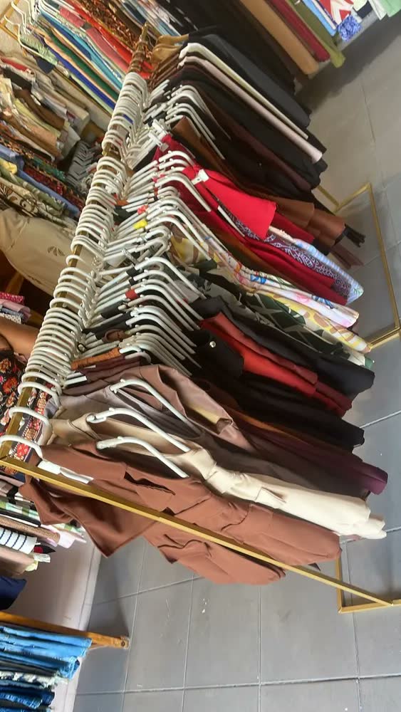 foto de Arara De Roupas Industrial Closet Lojas Cabideiro Dourado