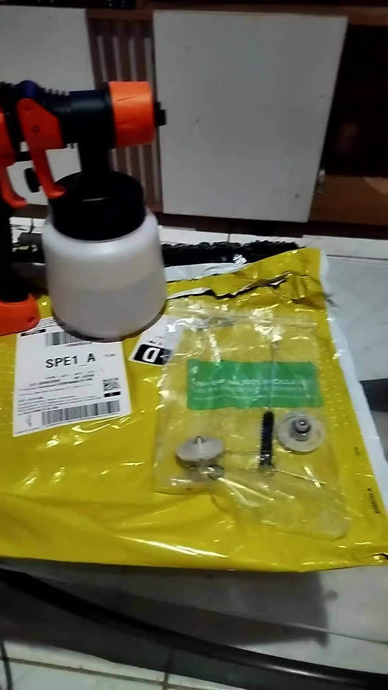foto de Pistola De Pintura Pulverizadora Hvlp Portátil 1.1l 650w Amarelo/preto