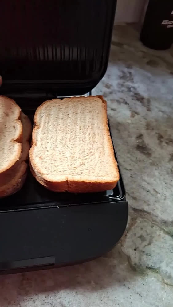 foto de Sanduicheira e Grill Kian Antiaderente 750W para 2 Sanduíches