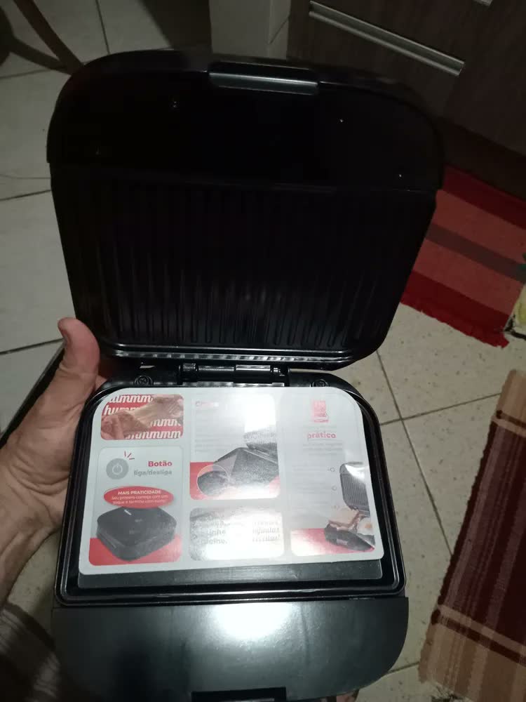 foto de Sanduicheira e Grill Kian Antiaderente 750W para 2 Sanduíches