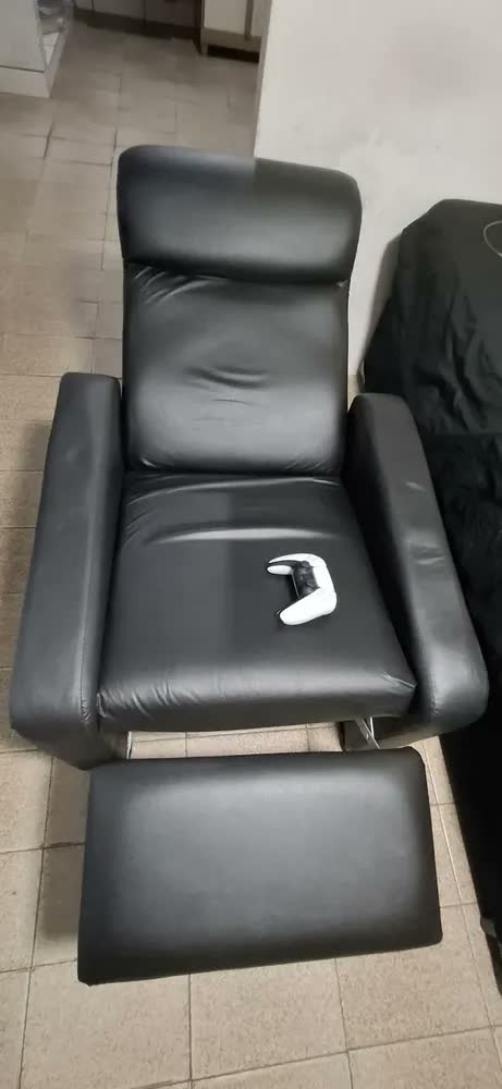 foto de Poltrona do Papai Para Sala Amamentação Retrátil Reclinável Clínicas Madrid Couro Casa Lanzzoni Bonan Cor Corino Preto