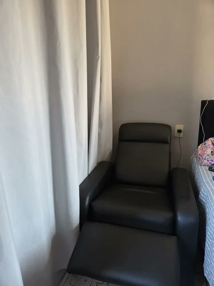 foto de Poltrona do Papai Para Sala Amamentação Retrátil Reclinável Clínicas Madrid Couro Casa Lanzzoni Bonan Cor Corino Preto