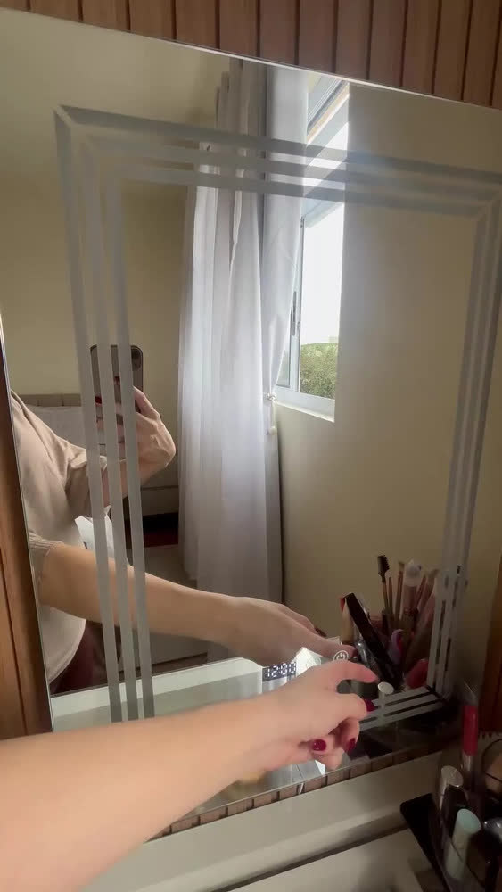 foto de Espelho Retangular de Parede com Moldura Dourada LED, 75