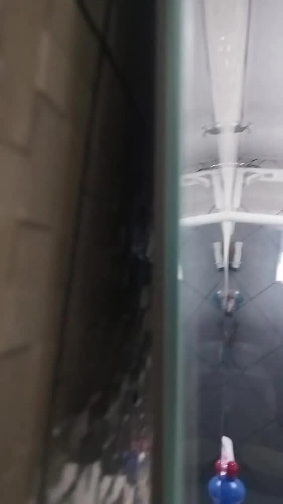 foto de Espelho Retangular de Parede com Moldura Dourada LED, 75
