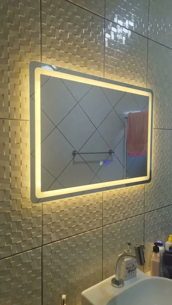 foto de Espelho Retangular de Parede com Moldura Dourada LED, 75